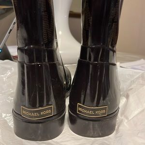 Michael Kors Signature MK Logo Rain Boots Mid Calf Black/Brown